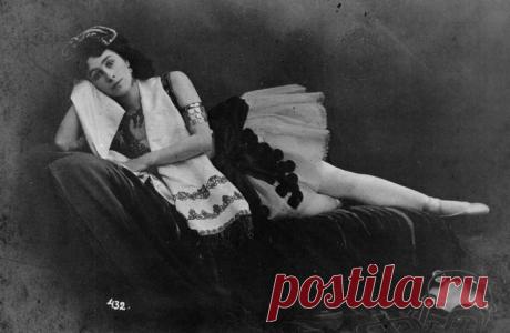 До столетнего юбилея прославленная русская балерина не дожила несколько месяцев - Матильда Кшесинская скончалась 6 декабря 1971 года в Париже. Ее жизнь подобна неудержимому танцу, который по сей день окружен легендами и интригующими подробностями.