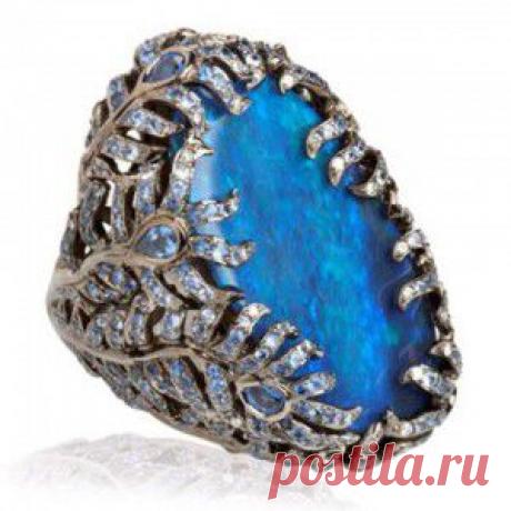 Кольцо с опалом и аквамаринами.