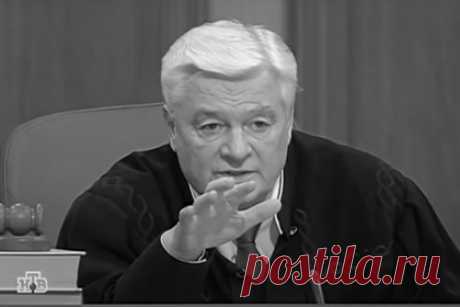 Умер судья из «Суда присяжных» Валерий Степанов. Адвокат Валерий Степанов, исполнивший роль судьи в шоу «Суд присяжных», умер после заражения коронавирусом. Об этом сообщил адвокат Рубен Маркарьян. «Последние слова были вчера. &quot;Побеждаю Ковид!&quot;. Понимаете? Не &quot;болею&quot;, а &quot;побеждаю&quot;. Верим, что победил, дорогой Валерий Иванович», — написал он.