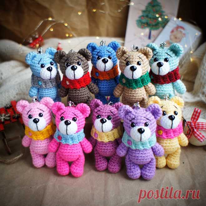 PDF Мишка брелок крючком. FREE crochet pattern; Аmigurumi animal patterns. Амигуруми схемы и описания на русском. Вязаные игрушки и поделки своими руками #amimore - медведь, маленький медвежонок, брелок в виде мишки.
