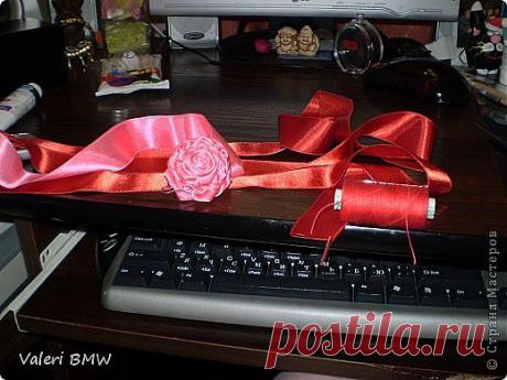 МК розы из атласной ленты.