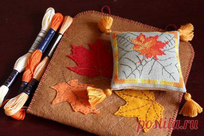 Free Tutorial: Simple Cross Stitched Pillow Pincushion With Tassels – CookOnStrike