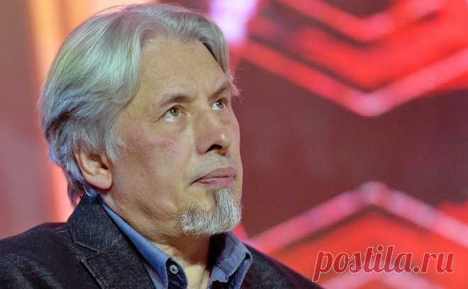 Сорокин назвал лжепатриотами критиков его романа «Наследие». Ранее инициативная группа усмотрела в произведении пропаганду нетрадиционных отношений, педофилии и смены пола и пожаловалась в прокуратуру. Издательство АСТ обещало отправить роман на экспертизу