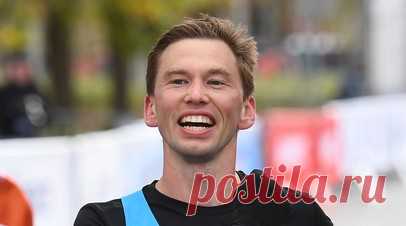 Российский бегун Ядгаров выиграл Амстердамский полумарафон. Двукратный победитель Московского марафона Искандер Ядгаров завоевал золотую медаль Амстердамского полумарафона. Читать далее