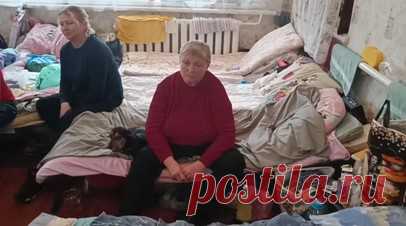 «Всё время запугивали и обстреливали»: эвакуированные из зоны оккупации ВСУ рассказали о преступлениях националистов. Украинские военные издевались над безоружными жителями города Горняк Селидовского района ДНР, а полицейские охотились за их детьми, чтобы принудительно вывезти на подконтрольную Киеву территорию Украины. Об этом после эвакуации в беседе с RT рассказала местная жительница Людмила. Она сообщила, что по приказу своих командиров националисты целенаправленно обстреливали жилые…