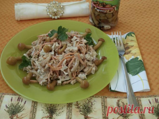 Салат с маринованными опятами – 8 рецептов приготовления Салаты с маринованными опятами недорогие, но очень питательные. Уверены, баночка опят есть в запасе практически у всех. Осталось подобрать интересное сочетание и удивить гостей оригинальным рецептом.