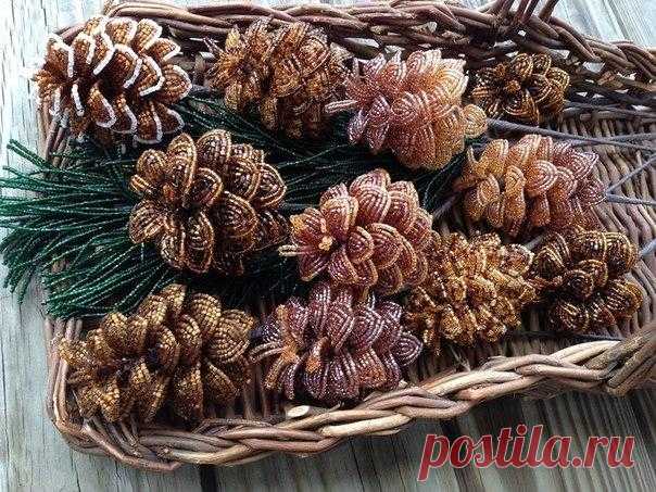 Шишки из бисера схема. Новогодние поделки из бисера |