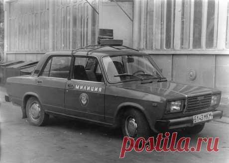 По стопам Ванкеля: взлёт и падение роторных моторов ВАЗ | Чёрт побери На массовых советских легковушках не было особых технических инноваций — ни дизеля, ни автоматической трансмиссии, ни гидропневматической подвески, ни турбонаддува. В огромной стране были востребованы любые автомобили — и, по разным причинам, серийно выпускались достаточно простые и ремонтопригодные конструкции.  Тем удивительнее, что «у советских была собственная гордость», да еще какая — спроектированн...