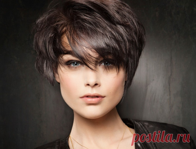 Самые модные женские стрижки на короткие волосы 2018-2019 фото, красивые короткие стрижки для женщин идеи Модные короткие стрижки для женщин и девушек фото 2018-2019, красивые женские стрижки на короткие волосы фото идеи, ультра короткие женские стрижки названия и фото