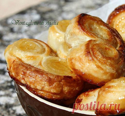 Завитушки из слоённого теста с абрикосовым вареньем