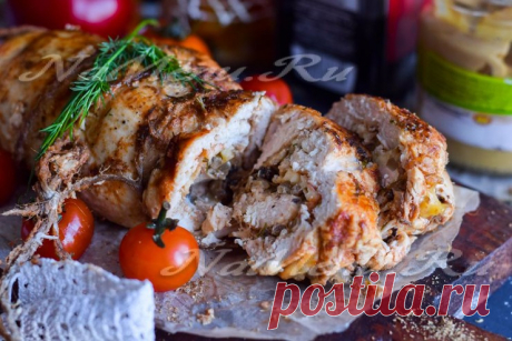 Рулет из куриной грудки с грибами и сыром в духовке