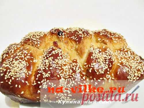 Сдобная плетенка с изюмом и цукатами