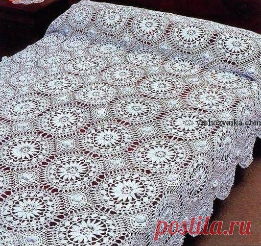 Белое покрывало круглыми мотивами крючком. Вязаный ажурный плед с описанием