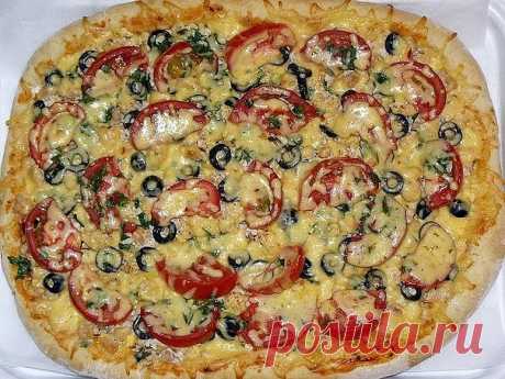 9 рецептов для любителей пиццы
1. Пицца с вкусным краешком
2. Пицца «Замечательная»
3. Пицца по-домашнему
4. Деревенская пицца
5. Пицца на сковороде за 10 минут
6. Отличное тесто для пиццы
7. Пицца «Любимица»
8. Тонкое тесто для пиццы
9. Пицца "Пепперони"
1.Пицца с вкусным краешком
Ингредиенты: 
-150мл тёплой воды 
-0.5 ч.л. сахара 
-0.5 ч.л. соли 
-2 ст. ложки оливкового или растительного масла 
-8 г сухих дрожжей (1 ч.л) 
-1.5 ст. муки 
Приготовление: 
Сахар размешать в ...