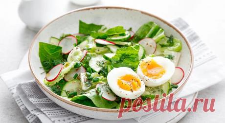 Салаты из огурцов и яиц, 15 простых рецептов — читать на Gastronom.ru Салаты из огурцов и яиц — знакомое всем с детства, простое блюдо. Заправленные майонезом или сметаной, такие салаты подавали к столу в каждом доме, иногда максимум с добавлением лука, укропа или петрушки. Такое сочетание стало для всех привычным и фа - статья на кулинарном сайте Gastronom.ru