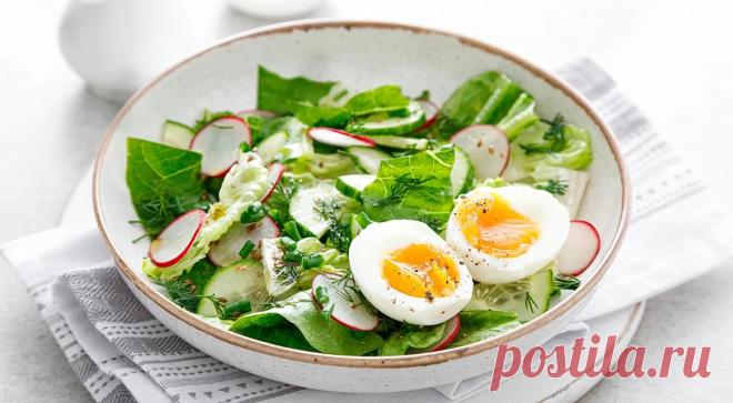 Салаты из огурцов и яиц, 15 простых рецептов — читать на Gastronom.ru Салаты из огурцов и яиц — знакомое всем с детства, простое блюдо. Заправленные майонезом или сметаной, такие салаты подавали к столу в каждом доме, иногда максимум с добавлением лука, укропа или петрушки. Такое сочетание стало для всех привычным и фа - статья на кулинарном сайте Gastronom.ru