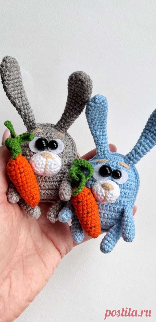 PDF Магнитик "Зайчик" крючком. FREE crochet pattern; Аmigurumi animal patterns. Амигуруми схемы и описания на русском. Вязаные игрушки и поделки своими руками #amimore - маленький зайка, магнит на холодильник в виде зайца, зайчик с морковкой, кролик, зайчонок, крольчонок.