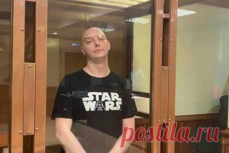Адвокат рассказал о состоянии Ивана Сафронова. 30 августа представитель Генпрокуратуры Борис Локтионов запросил 24 года колонии для обвиняемого в госизмене советника главы «Роскосмоса» и бывшего журналиста Ивана Сафронова. Его бывший адвокат Иван Павлов рассказал, что обвиняемый сохраняет оптимизм, также он отказался от сделки со следствием.