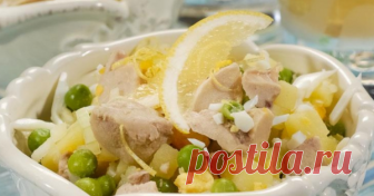 Быстрый ужин . Салат с печенью трески. Просто и вкусно Этот салат можно приготовить на ужин, а можно взять его с собой на работу в ланч боксе в качестве обеда. Это довольно сытный салат, хотя и вполне бюджетен. И еще он полезен, потому как в его составе и овощи и рыба...