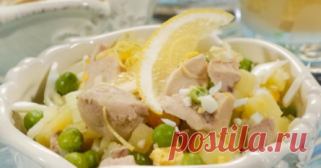 Быстрый ужин . Салат с печенью трески. Просто и вкусно Этот салат можно приготовить на ужин, а можно взять его с собой на работу в ланч боксе в качестве обеда. Это довольно сытный салат, хотя и вполне бюджетен. И еще он полезен, потому как в его составе и овощи и рыба...