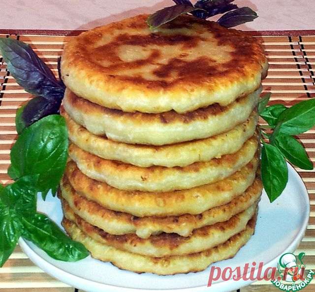 Сырная лепешка с начинкой.