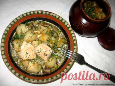 Куриная грудка с овощами в горшочке