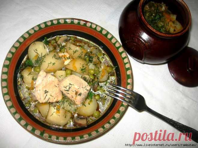 Куриная грудка с овощами в горшочке