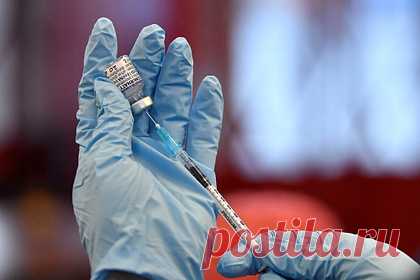 Ученые назвали необходимое для защиты от омикрона количество доз Pfizer. Люди, сделавшие прививку двумя дозами Pfizer около полугода назад, практически не обладают защитой от омикрона, в то время как привитые бустерной прививкой, защищены от вируса. Отмечается, что две дозы Pfizer по-прежнему защищают от дельты. При этом, защитная способность бустерной дозы против омикрона существенно ниже.