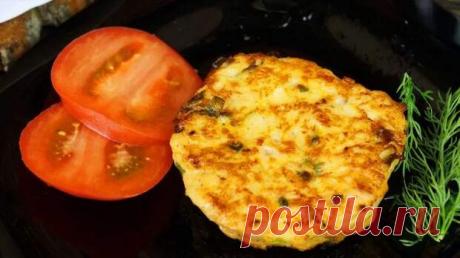 Приготовлю котлеты. Котлеты из куриной грудки, рубленой ножом и заправленной сливочным соусом. Блюдо с таким сливочным соусом делает сухую куриную грудку сочной и очень ароматной. Ингредиенты: Куриная грудка – 450 гр Мука – ½ ст.л. Молоко тёплое – 150 мл Масло сливочное – 40-50гр. Паприка – ½ ч.л.