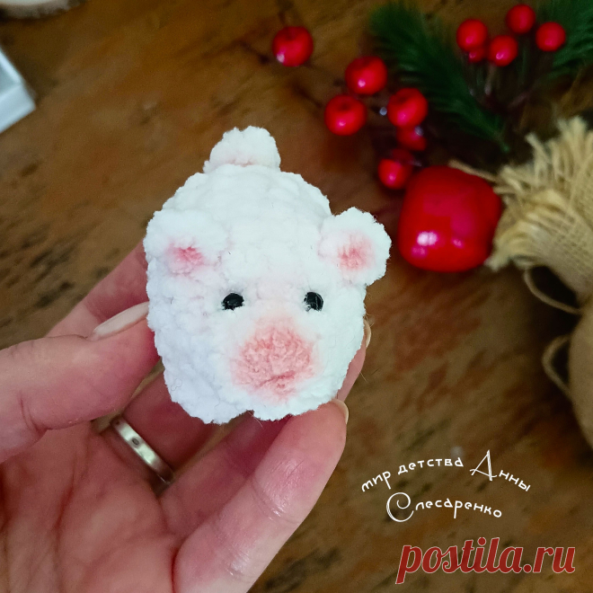 PDF Свиня крючком. FREE crochet pattern; Аmigurumi toy patterns. Амигуруми схемы и описания на русском. Вязаные игрушки и поделки своими руками #amimore - плюшевая свинка, маленький поросёнок из плюшевой пряжи, свинья, поросенок.