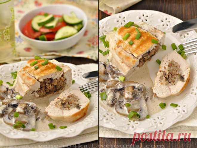 Куриные грудки фаршированные гречкой и шампиньонами, тушенные в сливочно-грибном соусе.