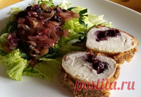 Куриные кармашки с чёрной смородиной