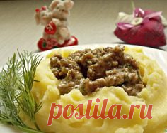 Сырно-мясная подлива ИНГРЕДИЕНТЫ Фарш мясной — 500 г Сыр колбасный — 200 г Соевый соус — 4 ст. л. Майонез — 2 ст. л. Вода — 100 мл Лук репчатый — 2 шт Укроп — 1 пуч. Чеснок — 2 зуб. Сахар (необязательно) — 1 ч. л. Масло растительное — 1 ст. л. ПРИГОТОВЛЕНИЕ Лук мелко нарезать, […]