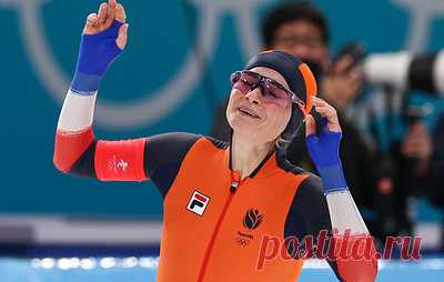 Нидерландская конькобежка Схаутен стала олимпийской чемпионкой на дистанции 3 000 метров. Второе место заняла итальянка Франческа Лоллобриджида, третье - канадка Изабель Вайдеман