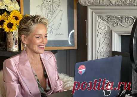 «Ищет бойфренда»: Шэрон Стоун умилила фанатов новым фото с 89-летней матерью