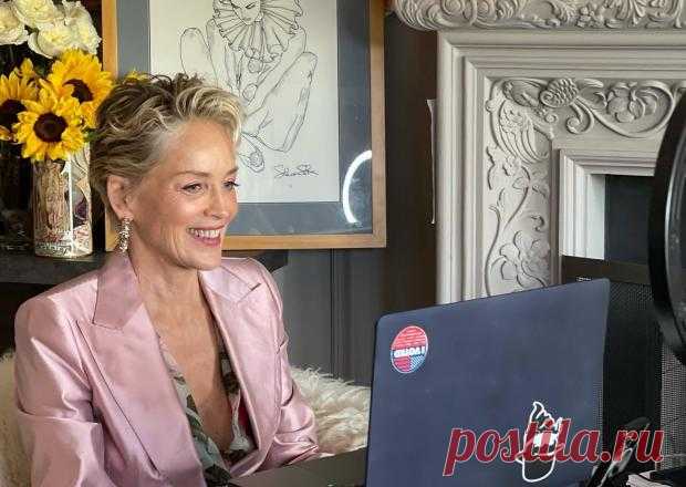 «Ищет бойфренда»: Шэрон Стоун умилила фанатов новым фото с 89-летней матерью