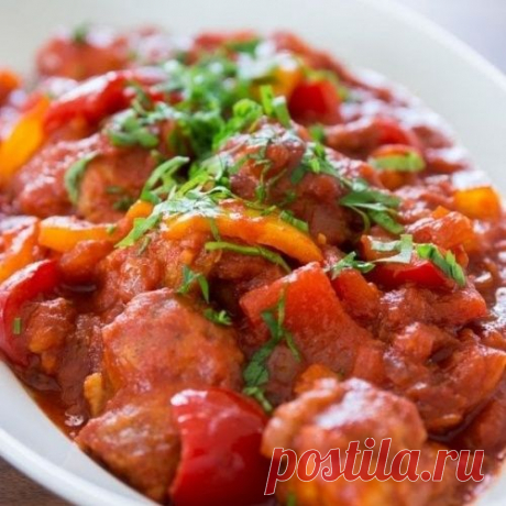 ТУШЕНАЯ КУРИЦА С БОЛГАРСКИМ ПЕРЦЕМ В ТОМАТНОМ СОУСЕ