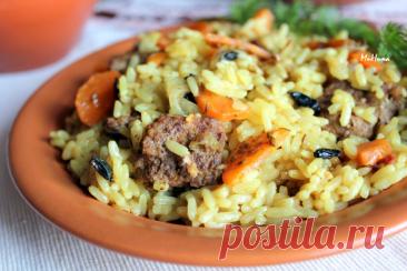 Плов с фаршем Плов с фаршем - это вкусное и сытное блюдо, которое готовится из мясного фарша, риса и овощей. Оно отличается насыщенным ароматом благодаря добавлению специй и барбариса. Это идеальный вариант для семейного ужина, который понравится всем домочадцам.