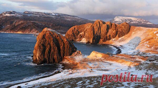 Спасатели эвакуировали члена экипажа танкера "Глорилэнд" в Охотском море