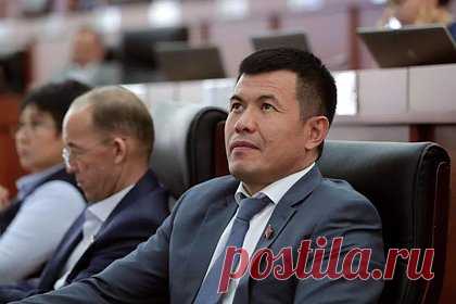 Киргизский депутат опроверг связи с криминалом историей про кумыс. Депутат парламента Киргизии Омурбек Бакиров опроверг заявление Госкомитета национальной безопасности республики о его недавней встрече с криминальным авторитетом Камчи Асанбеком (Кольбаевым). Он заявил, что не знаком с ним и ездил в Чолпон-Ату ради покупки кумыса, а не для встречи с Кольбаевым.