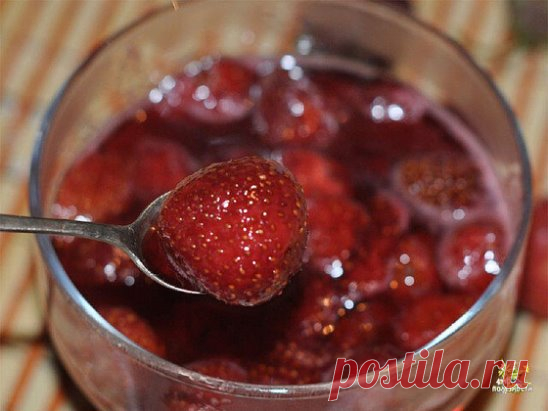 Королевское Клубничное Варенье Без Варки Ягод Самый Лучший рецепт! 
Теперь варю только так. Всем моим очень нравится. Попробуйте в этом сезоне 
сварить хоть немножко по этому рецепту, вы останетесь довольны, даже не 
сомневайтесь. По этому рецепту Клубничное Варенье получается настолько 
ароматным и красивым, что есть жалко. Клубника как свежая!