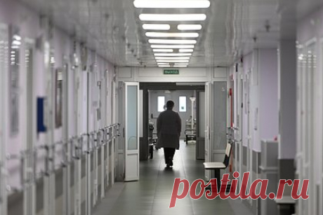 Врач объяснила амнезию у пострадавшей при теракте на Крымском мосту школьницы. Пострадавшая при теракте на Крымском мосту 14-летняя школьница могла потерять память из-за полученных повреждений или острого стресса, сообщила врач-невролог, реабилитолог Марина Аникина. В беседе с «Лентой.ру» специалист также оценила сроки восстановления когнитивных функций девочки.