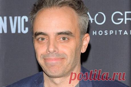 Раненный Болдуином режиссер прокомментировал убийство оператора. Режиссер фильма «Ржавчина» Джоэл Соуса, который был ранен на съемочной площадке в результате несчастного случая с участием актера Алека Болдуина, прокомментировал гибель оператора Галины Хатчинс. По словам Соусы, он был опустошен потерей своего друга и коллеги. Режиссер отметил, что она была очень доброй и энергичной.