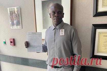 В вышедшего из тюрьмы после 16 лет заключения невиновного выстрелил полицейский. Суд в 2003 году приговорил 53-летнего Леонарда Кьюра к пожизненному тюремному сроку за вооруженное ограбление. Однако три с половиной года назад он признал обвинительный приговор Кьюра ложным и освободил его. В понедельник в мужчину выстрелил патрульный после остановки за превышение скорости и попытки ареста.