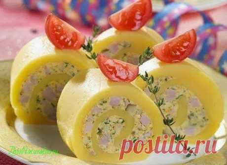 Обалденный рулет из сыра, ветчины и шампиньонов