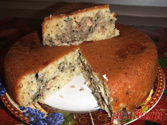 Пирог с картофелем и рыбными консервами в мультиварке.