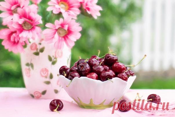 С первым летним днём, друзья! Лето - это самое радостное и красивое время года с солнечными днями, с голубым ясным небом и незабываемыми ароматами! Пусть сбудутся все ваши мечты об идеальном отпуске, а будни станут удивительно лёгкими и приятными!) 😘😘😘