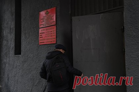 Пережившего 12 операций россиянина с плохим зрением мобилизовали в Москве. В Москве мобилизовали 27-летнего Владислава Команджиева, у которого не видит один глаз. По словам матери россиянина, у него серьезные проблемы со зрением — отслоение сетчатки и глаукома. Она рассказала, что мужчина пережил 12 операций. Однако комиссия на сборном пункте проверила его зрение и решила, что он здоров.
