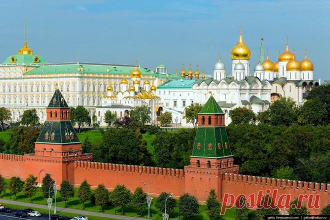 2. Московский Кремль – географический и исторический центр Москвы. Это наиболее древняя часть города, в настоящее время являющаяся резиденцией высших органов государственной власти Российской Федерации...  Фото:  © Слава Степанов   | Москва туристическая • НОВОСТИ В ФОТОГРАФИЯХ