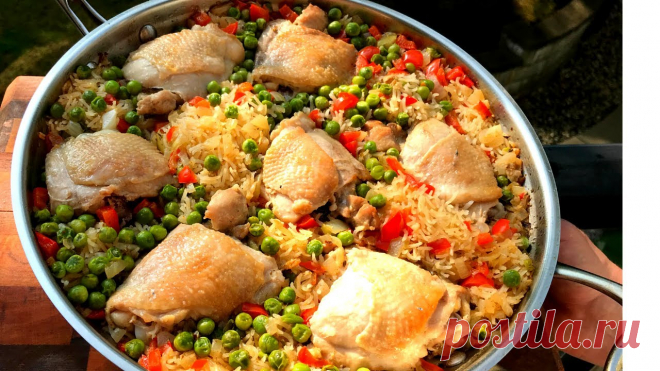 Курица с рисом в духовке на одной сковороде. Простой и вкусный рецепт риса в духовке. Ингредиенты: Куриные бёдра 7 шт рис 1 чашка замороженный зеленый горошек 1 чашка лук 1 шт чеснок 4 зуб перец болгарский 1 шт соевый соус растительное масло соль орегано молотый ЧилиПриготовление: 1. Мелко нарежем лук, измельчим чеснок и перец. Отставим нарезанные овощи в сторону. 2....